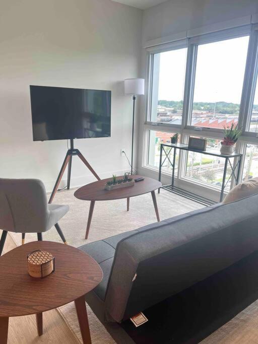 Studio Apartment, Queen Bed, Wifi, Kitchen, Washer & Dryer In שרלוט מראה חיצוני תמונה
